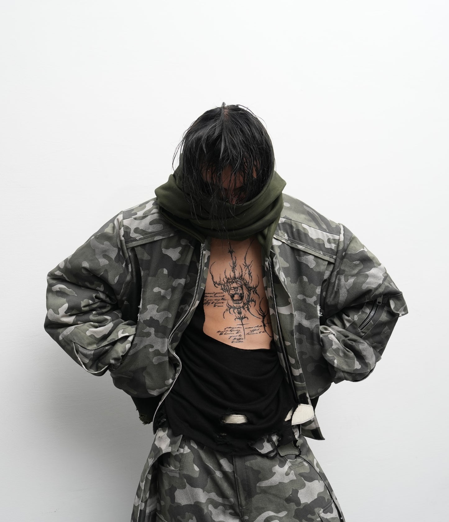 CN32 SCARF DIRTY GREEN CAMO BOMBER