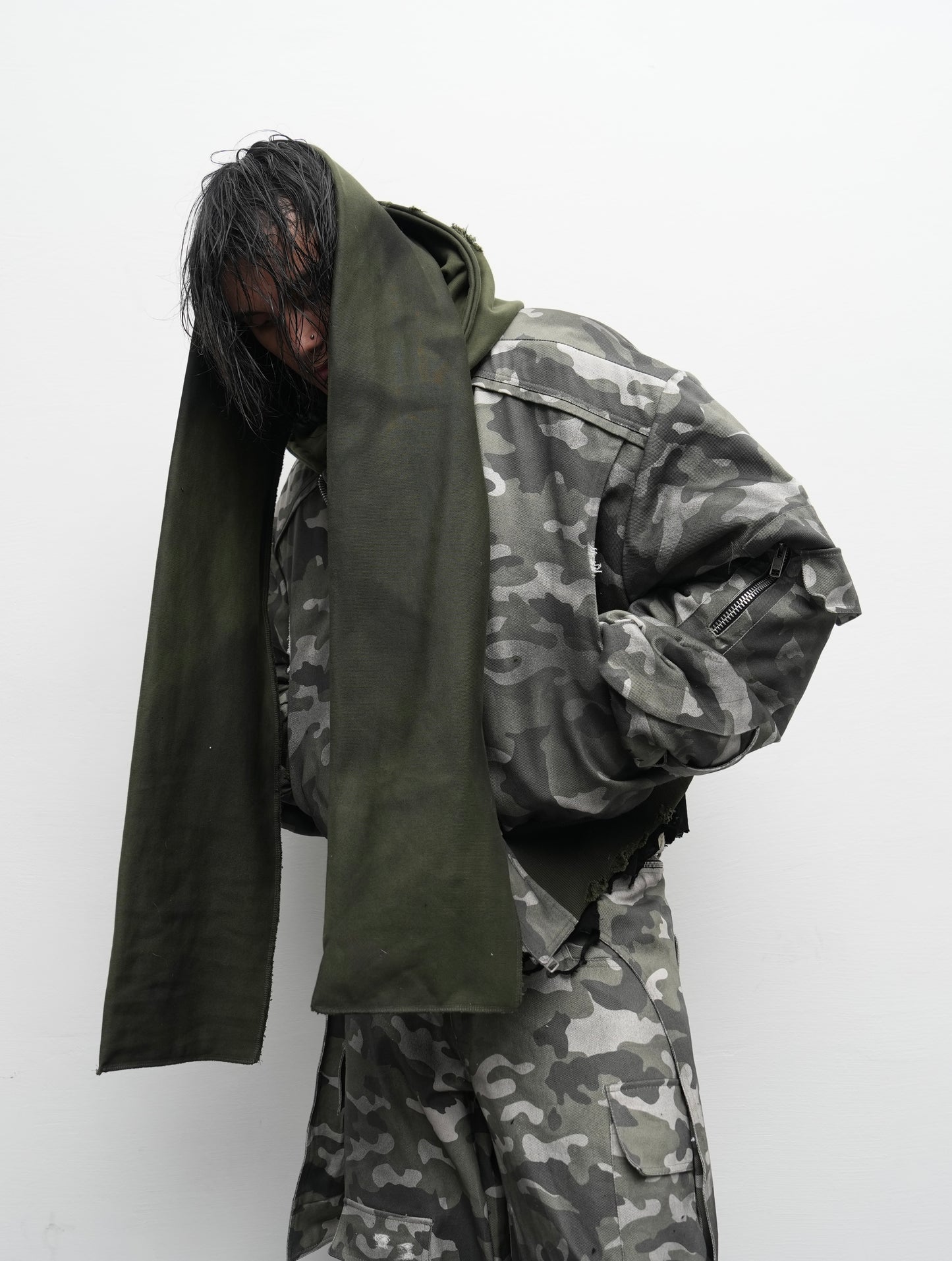 CN32 SCARF DIRTY GREEN CAMO BOMBER